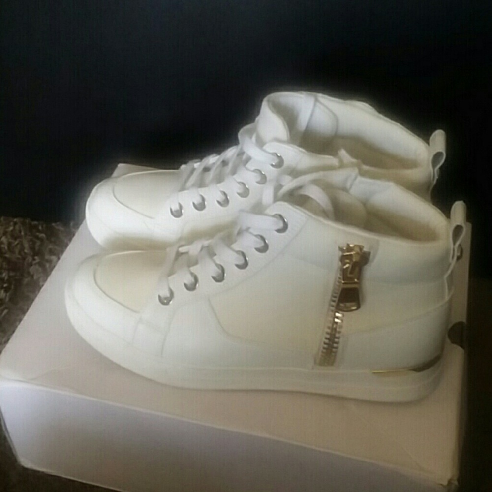 Cream colored sneakers with Gold